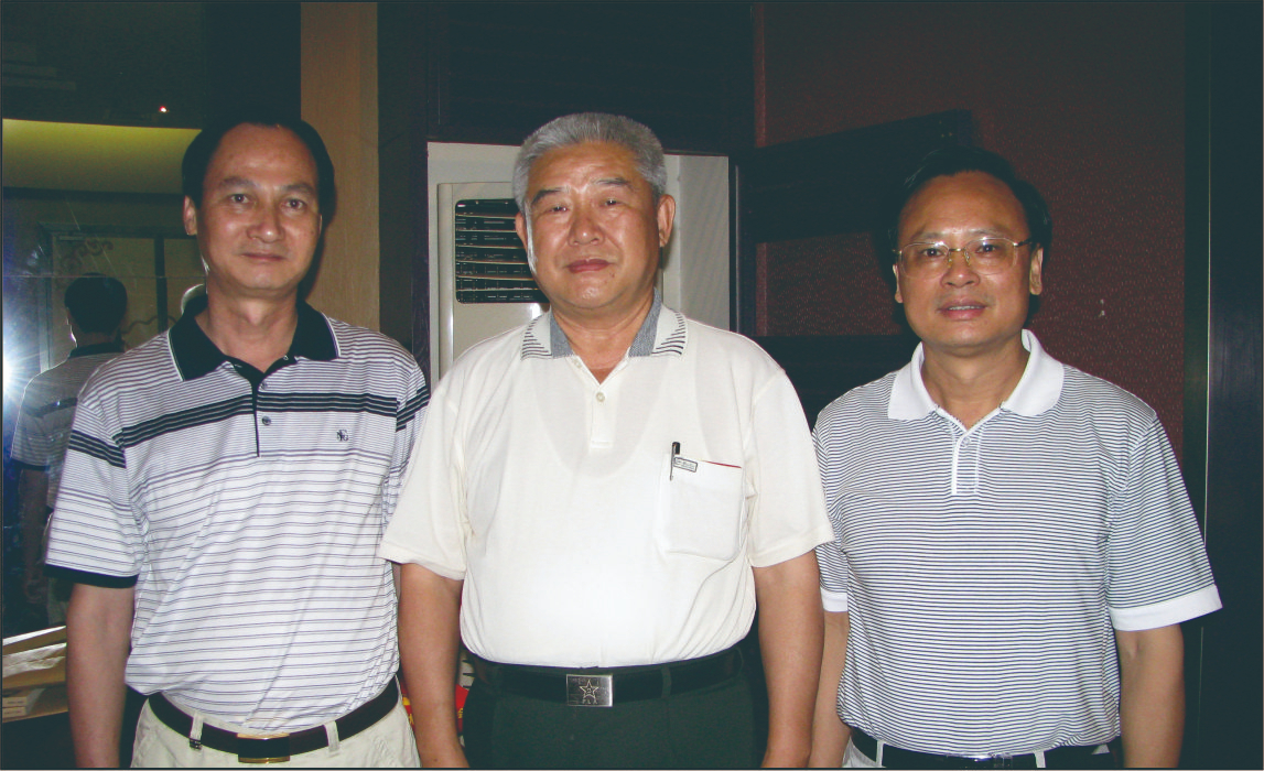 廣西區(qū)發(fā)改委領(lǐng)導陪同中國人民解放軍總參謀部政治部主任賈雪陽軍（照片中）到公司實地考察，并給予“好安節(jié)電器”高度評價